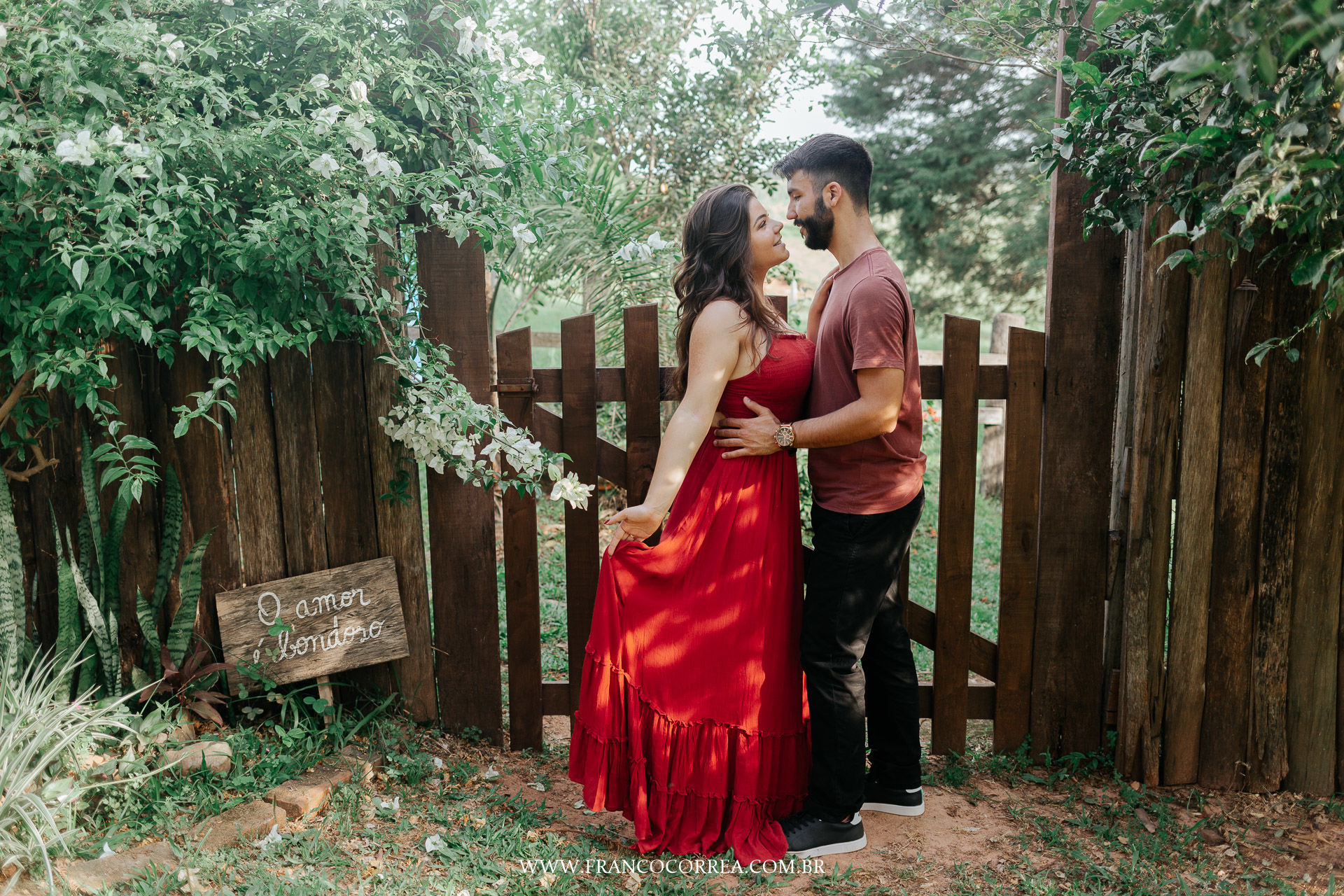 Foto Ensaio Pré Wedding Sítio Girassol - Hellen e Rafael Foto Ensaio Pré Wedding Sítio Girassol - Hellen e Rafael - Imagem 21