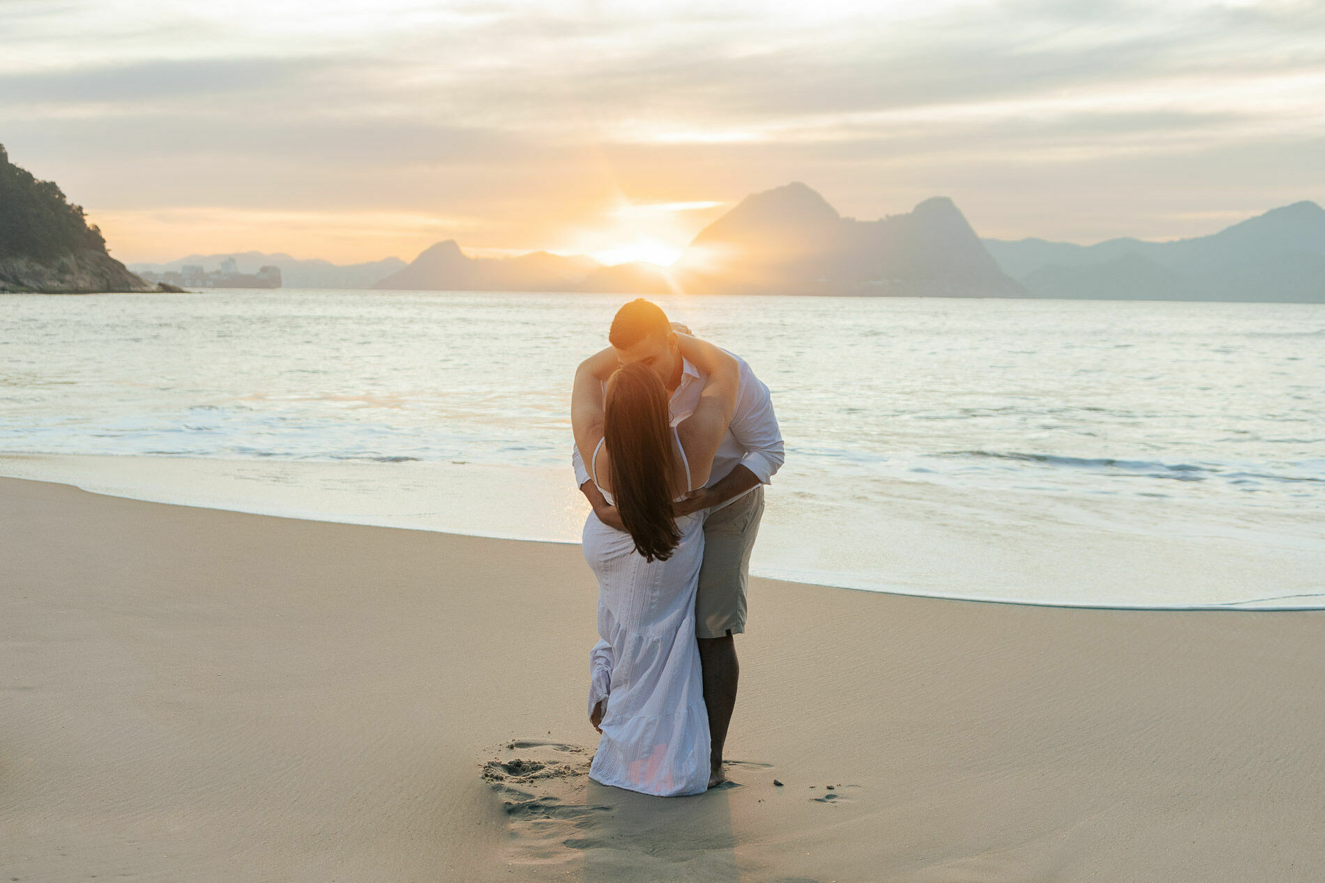 Foto Ensaio Pré Wedding Rio De Janeiro ao Nascer do Sol - Priscila e Victor Foto Ensaio Pré Wedding Rio De Janeiro ao Nascer do Sol - Priscila e Victor - Imagem 23